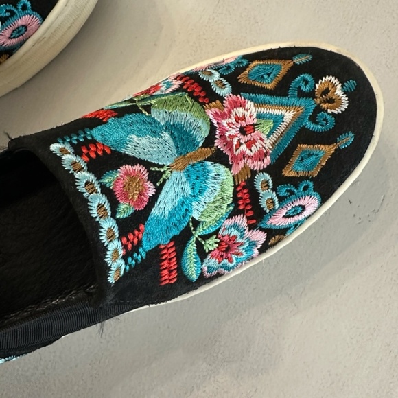 Johnny Was Women’s Slip-On Black Butterfly Embroidered Platform Sneaker Sz 5 GUC - Picture 6 of 11